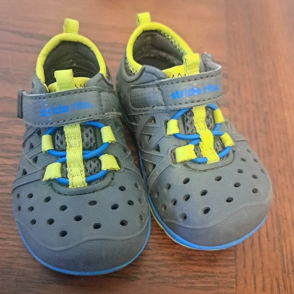 Stride Rite Made 2 Play Phibian Boys Water Shoes Grey Blue Lime Size 4 BB55006